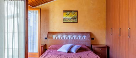 Möbel, Eigentum, Gebäude, Komfort, Holz, Bettrahmen, Interior Design, Beleuchtung, Bett, Wand