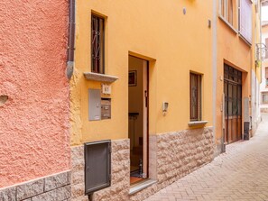 Window, Building, Wood, Orange, Door, Road Surface, Residential Area, Facade, Brick