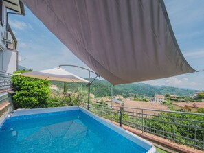 Water, Sky, Plant, Daytime, Property, Green, Azure, Building, Swimming Pool, Shade