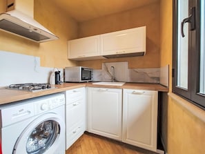 Cabinetry, Property, Kitchen Appliance, Kitchen Sink, Clothes Dryer, Home Appliance, Laundry Room, Countertop, Kitchen, Washing Machine