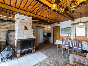 Property, Building, Lighting, Interior Design, Wood, Floor, Table, Real Estate, Living Room, Picture Frame