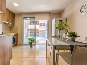 Property, Cabinetry, Countertop, Houseplant, Table, Wood, Plant, Interior Design, Floor, Kitchen
