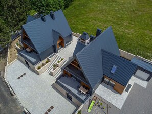 Property, Building, House, Urban Design, Residential Area, Landscape, Roof, Real Estate, Slope, Facade