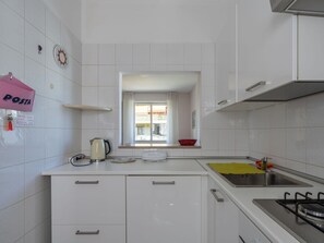 Kitchen Sink, Sink, Cabinetry, Property, Tap, Kitchen, Interior Design, Plumbing Fixture, Building, Floor