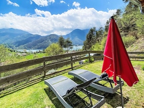 Himmel, Pflanze, Wolke, Baum, Berg, Natürliche Landschaft, Schatten, Gras, Freizeit, Landschaft