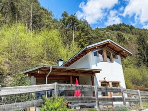 Pflanze, Wolke, Himmel, Eigentum, Gebäude, Holz, Vegetation, Fenster, Haus, Grundstueck
