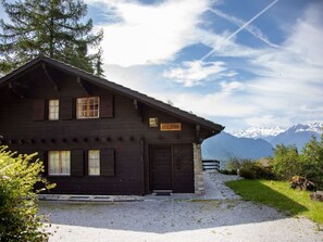 Wolke, Pflanze, Himmel, Gebäude, Fenster, Baum, Haus, Holz, Steigung, Hütte