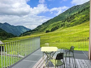 Wolke, Himmel, Berg, Eigentum, Ökoregion, Grün, Natur, Tabelle, Natürliche Landschaft, Zaun