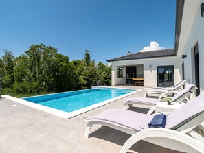 Himmel, Tabelle, Eigentum, Möbel, Gebäude, Pflanze, Stuhl, Fenster, Tisch Im Freien, Geschirr
