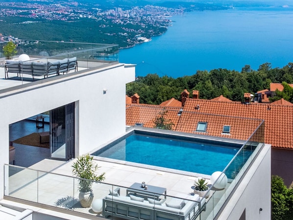 L'Eau, Plante, Propriété, Bâtiment, Piscine, Bleu Azur, Bleu, Ciel, Architecture, Condominium