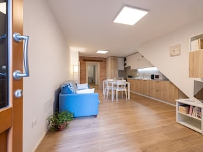 Möbel, Pflanze, Komfort, Holz, Zimmerpflanze, Flooring, Fussboden, Wohnzimmer, Halle, Tabelle