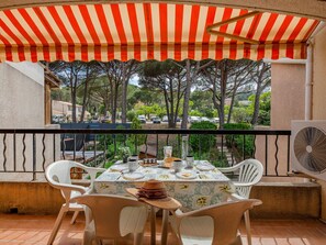 Plant, Furniture, Property, Building, Flower, Sky, Tree, Flowerpot, Outdoor Furniture, Shade