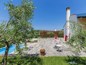 Garten, Stuhl, Zimmerpflanze, Blumentopf, Landscaping, Schatten, Garten, Hinterhof, Flagstone, Villa