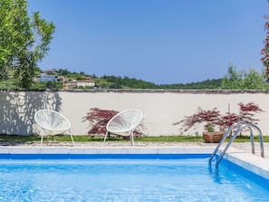 Schwimmbad, Gartenmöbel, Möbel, Verbundwerkstoff, Resort, Schatten, Freizeit, Stuhl, Landscaping, Eco Hotel