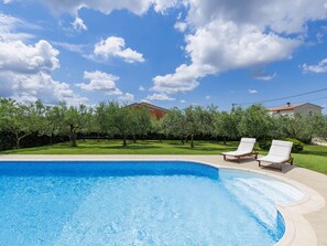Wasser, Wolke, Himmel, Pflanze, Schwimmbad, Blau, Natur, Azurblau, Rechteck, Natürliche Landschaft