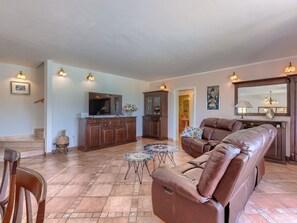 Bilderrahmen, Möbel, Eigentum, Tabelle, Couch, Stuhl, Wohnzimmer, Holz, Flooring, Interior Design