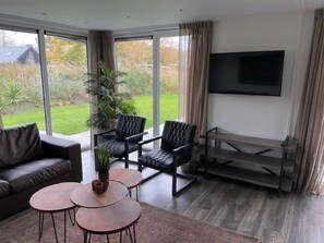 Furniture, Plant, Couch, Table, Wood, Comfort, Shade, Interior Design, Building, Flooring