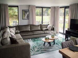 Meubles, Canapé, Table, Fenêtre, Bâtiment, Salon, Design Intérieur, Rideau, Ombre, Bois