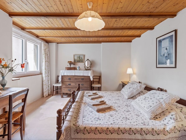 Furniture, Property, Building, Cabinetry, Window, Plant, Wood, Table, Lighting, Drawer