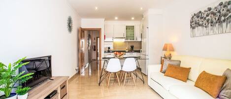 Wasser, Gebäude, Daytime, Eigentum, Himmel, Fenster, Azurblau, Die Architektur, Baum, Urban Design