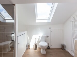 Plumbing Fixture, Building, Toilet Seat, Bathroom, Wood, Window, Toilet, Architecture, Interior Design