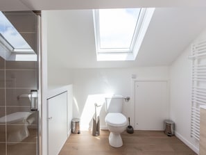 Plumbing Fixture, Building, Toilet Seat, Bathroom, Wood, Window, Toilet, Architecture, Interior Design