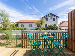 Nuage, Ciel, Plante, Bâtiment, Arbre, Fenêtre, Lot Terre, Bois, Maison, Loisir