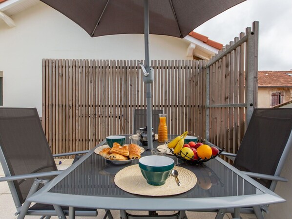 Table, Food, Furniture, Property, Building, Tableware, Chair, Wood, Interior Design, Umbrella