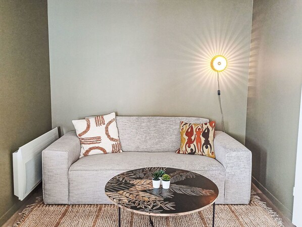 Furniture, Couch, Building, Rectangle, Table, Comfort, Wood, Interior Design, Lighting, Flooring