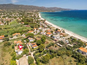 Water, Sky, Plant, Azure, Beach, Coastal And Oceanic Landforms, Natural Landscape, Terrain, Horizon, Lake