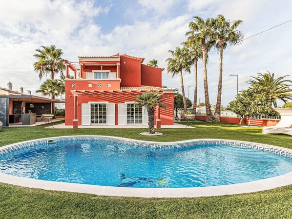 Sky, Water, Plant, Daytime, Property, Building, Swimming Pool, Azure, Nature, Architecture