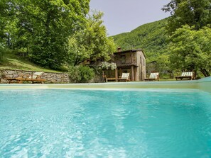 Wasser, Himmel, Gebäude, Pflanze, Eigentum, Blau, Fenster, Azurblau, Schwimmbad, Baum