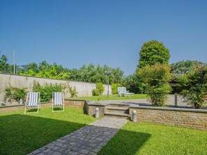 Himmel, Pflanze, Baum, Grundstueck, Vegetation, Gras, Strassenbelag, Urban Design, Strauch, Landschaft