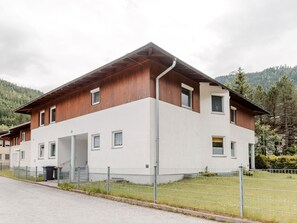 Himmel, Pflanze, Fenster, Gebäude, Wolke, Haus, Grundstueck, Baum, Steigung
