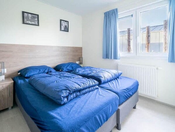 Window, Blue, Comfort, Azure, Wood, Bed Frame, Building, Interior Design, Flooring, Floor
