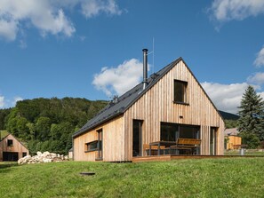 Sky, Cloud, Building, Plant, Natural Landscape, Tree, Wood, Land Lot, House, Window