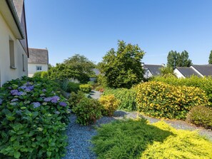 Table, Meubles, Plante, Propriété, Bâtiment, Chaise, Bois, Design Intérieur, Arbre, Sol