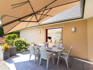 Table, Meubles, Plante, Propriété, Bâtiment, Chaise, Bois, Design Intérieur, Arbre, Sol