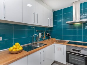 Countertop, Cabinetry, Tap, Kitchen Sink, Sink, Property, Building, Plumbing Fixture, Kitchen, Interior Design