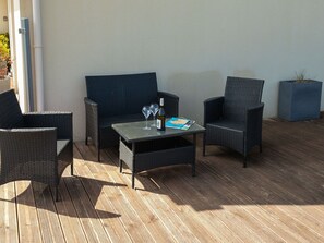 Table, Meubles, Propriété, Bâtiment, Bois, Confort, Design Intérieur, Salon, Sol, Canapé