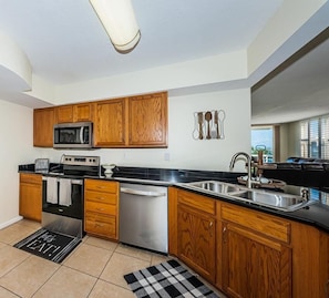 19-web-or-mls-Kitchen 1-2