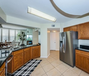 20-web-or-mls-Kitchen 2-2