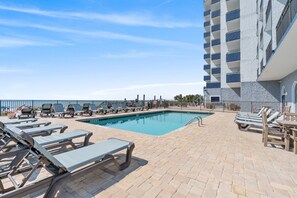 Outdoor Pool & Hot tub