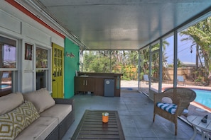 Screened in Back Porch