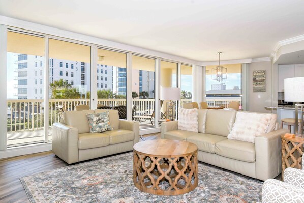 Silver Shells Maarten 308 - Living Area