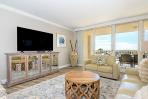 Silver Shells Maarten 308 - Living Area