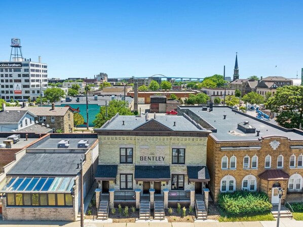 Welcome to The Bentley on 6th Street, located in Milwaukee's historic Walker's Point neighborhood. A charming and vibrant setting for your next getaway.