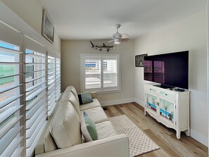 Bonus Den with Sleeper Sofa + Privacy Doors