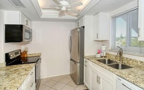 Kitchen Area - Fully equipped kitchen