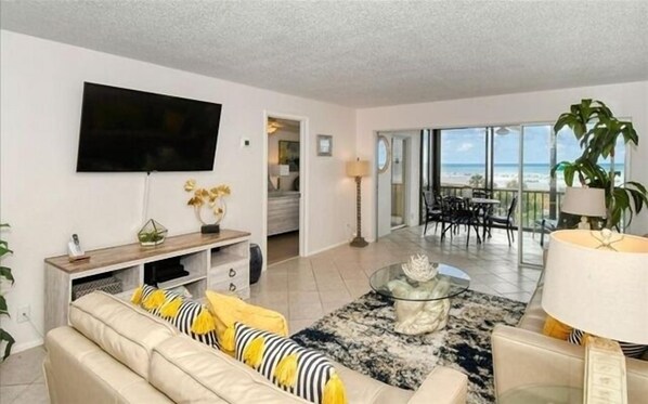 Look Through - Living Area - Lanai